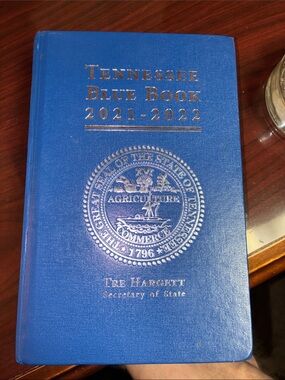 Tennessee Blue Book 2021-2022 Hardcover - Blue.  Autographed by Mark Cochran